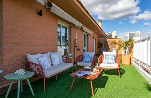 Delicias Apartment | Ático con Terraza, Parking, Piscina y Wifi
