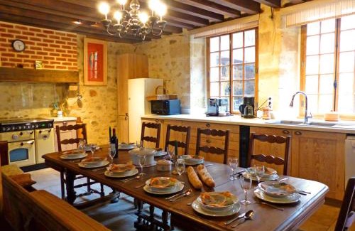 Herisson House | Élégant cottage médiéval restauré avec piscine, cheminée, proche du golf et attractions culturelles - FR-1-489-335