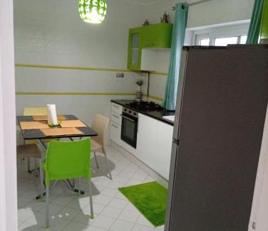 Ariana Villa | Étage de Villa avec jardin, près de l'aireport et parking privé