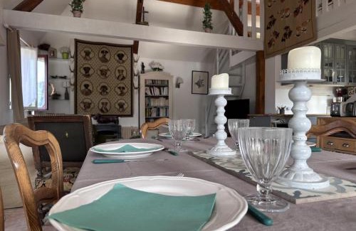 Toulon-sur-Allier House | Évasion Naturelle près de Moulins : Gîte Confortable avec Jardin et Poêle à Bois - FR-1-489-463