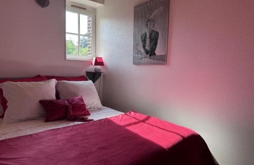 Toulon-sur-Allier House | Évasion Naturelle près de Moulins : Gîte Confortable avec Jardin et Poêle à Bois - FR-1-489-463