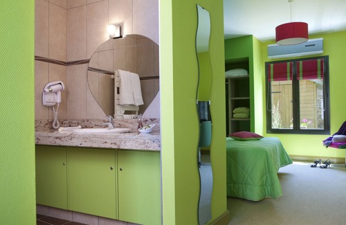 Oucques Hotel | Ô en Couleur