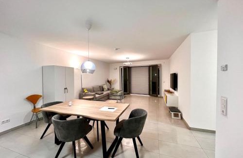 Metzingen Apartment | Özels Designer Loft Metzingen - Smart TV, Netflix, private kostenlose Tiefgarage, Self-Express Check-in,Check-out, Outlet 100m