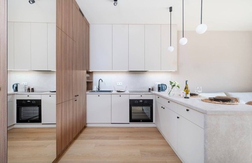 Srodmiescie Apartment | Łódź Wólczańska - Workspace & Balcony - by Rentujemy