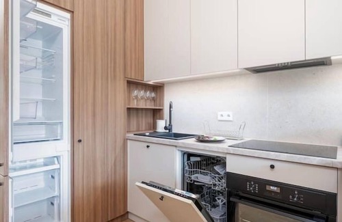 Srodmiescie Apartment | Łódź Wólczańska - Workspace & Balcony - by Rentujemy