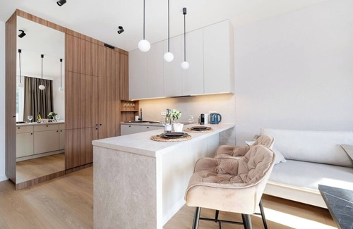 Srodmiescie Apartment | Łódź Wólczańska - Workspace & Balcony - by Rentujemy