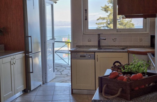 Agia Pelagia Chlomou Villa | Διώροφη Βίλα με Ιδιωτική Πισίνα BBQ & Playroom θέα στην θάλασσα