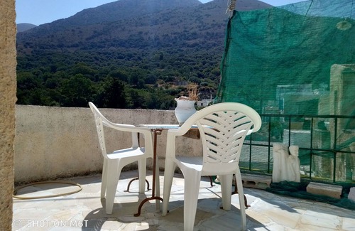 Tourloti House | ΗΡΕΜΙΑ ΗΣΥΧΗ ΔΙΑΒΙΩΣΗ.