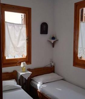 Trikeri House | Μπροστά στο ναυάγιο Καλή τύχη