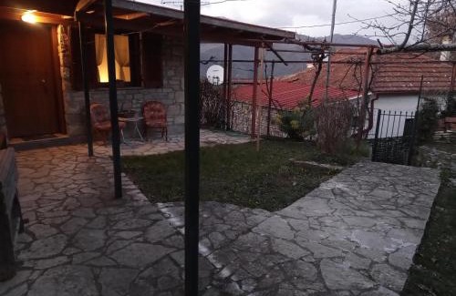 Terpsithea House | Τείχιο Μπουτίκ - Tihio Boutique - Πέτρινος ξενώνας