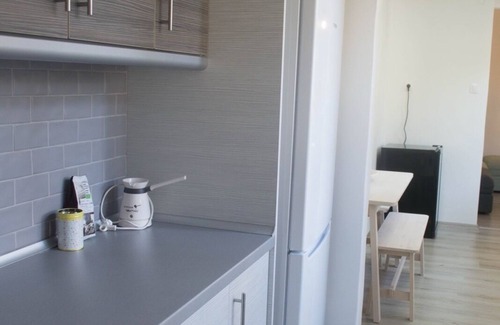 Aigaleo House | Φωτεινό μίνιμαλ διαμέρισμα 3′ απ’ το Μετρό, Διαθέτει ήσυχη αυλή