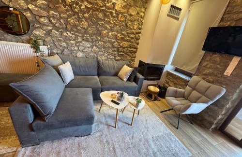 Lamia House | ΧΑΡΟΥΛΑ ΣΤΟΥΝΤΙΟ 2