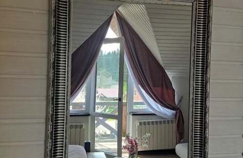 Slavske House | Захарова Оселя БАСЕЙН на території є Чан - Джакузі