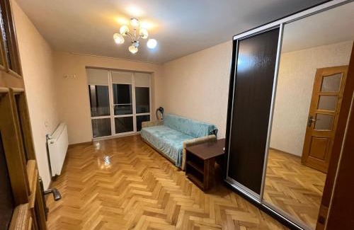 Berehove Apartment | Квартира трикімнатна