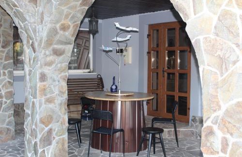 Palyanytsya Cabin | Кімната з диваном