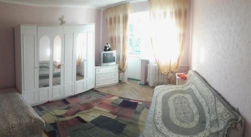 Dniprovs'kyi District Apartment | Однокомнатная квартира на улице Попудренко