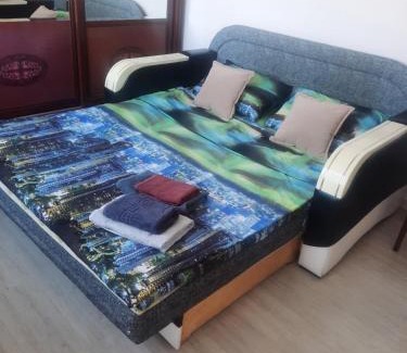 Dniprovs'kyi District Apartment | Подобово Квартира супервидова ТЦ Проспект МВЦ Серце поряд метро Чернігівська Дарниця