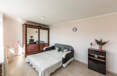 Dniprovs'kyi District Apartment | Подобово Квартира супервидова ТЦ Проспект МВЦ Серце поряд метро Чернігівська Дарниця