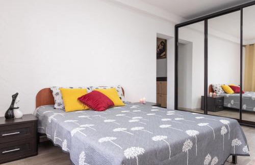 Obolon' Apartment | Світла, комфортна квартира біля метро Мінська