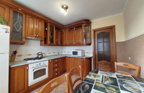 Lutsk Apartment | Трикімнатні апартаменти біля Порт Сіті
