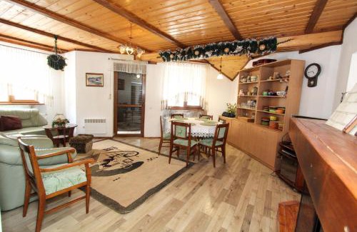 Tatariv House | Хуторянка
