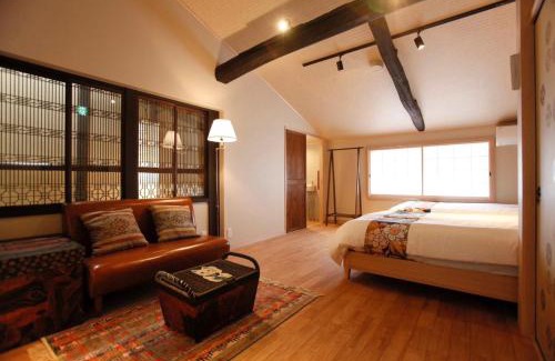 Shimogyo Villa | 京町家の宿 三石