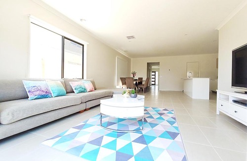 Williams Landing Villa | 公园别墅Waterfront Garden Retreat Family House 2mins to TownCentre Williams Landing Melbourne