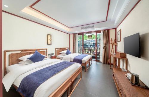 Fenghuang Bed & Breakfast | 溪桥夜语江景民宿