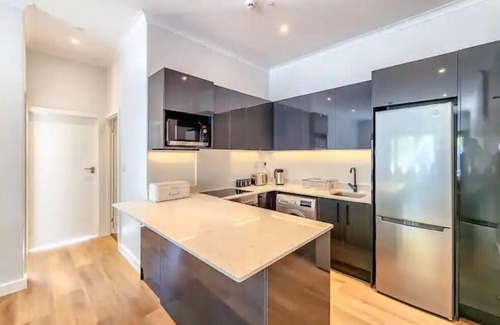 Claremont Apartment | #001 Newlands Peak Elegance