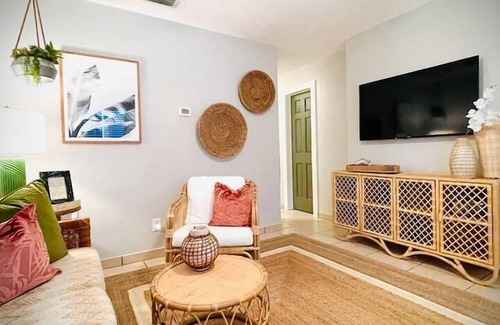 Harbordale Apartment | 01 Beach chic apt - Ft Laud - 8 mins to beach!