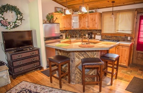Afton Condo | 06) 1 BEDROOM CONDO - KING - Mountain Inn