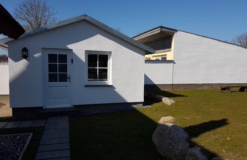 Schaprode Apartment | 07 - RFH - Gartenhäuschen - Reetferienhaus
