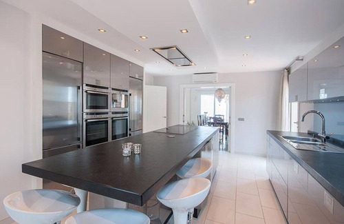 Urbanizacion Puerto de Estepona Villa | 09 - 5 Bed Luxury Villa walking distance to the be