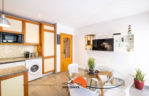 Oura Apartment | #094 Maresia Flats by Home Holidays