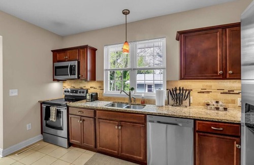 Winston - Salem House | 1,000 Sqft Cozy Condo in Ardmore Dist.,Pet frndly
