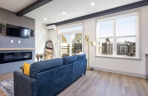 North Philadelphia West Apartment | 1/1 Across from Fairmount Park | 10 mins to DT (D)