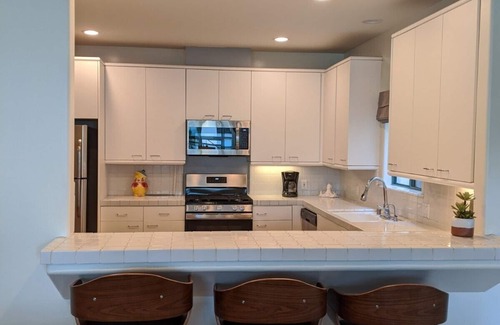 Venice Apartment | #1 1877sf 2BD 2 BA & PRIVATE ENCLOSED ATTACHED 2 CAR GARAGE