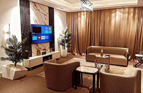 Ikoyi Apartment | 1, 2 & 3 bdrm apt with WiFi, restaurant, swimming pool, lounge, in vibrant Lagos