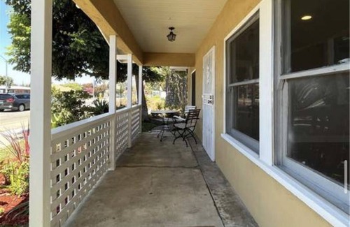 Anaheim Colony Historic District House | 1.3 miles from Disneyland