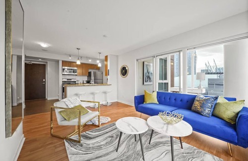 Crosstown Condo | 1.5 Bedroom Condo DT, Sleeps 5, Amenities+Parking