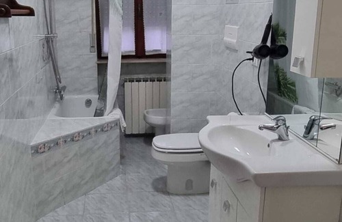 Mantua Apartment | 1.5 km from Palazzo Te and 100 meters from the hospital in Mantua Casa Emma