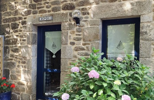 Kerlouet House | 1.5kms from beautiful beaches, the thatched village of Ménéham and shops.