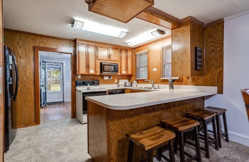 Lakeside House | 1 Acre Home |Woodsy & Fenced |Dogs Ok |Firepit |Close to Dining/Shops | Moody Oaks Rental Next Door