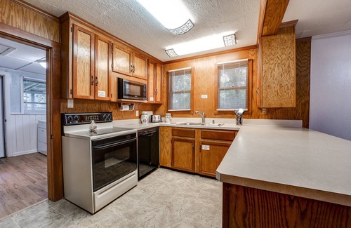 Lakeside House | 1 Acre Home |Woodsy & Fenced |Dogs Ok |Firepit |Close to Dining/Shops | Moody Oaks Rental Next Door