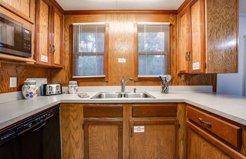 Lakeside House | 1 Acre Home |Woodsy & Fenced |Dogs Ok |Firepit |Close to Dining/Shops | Moody Oaks Rental Next Door