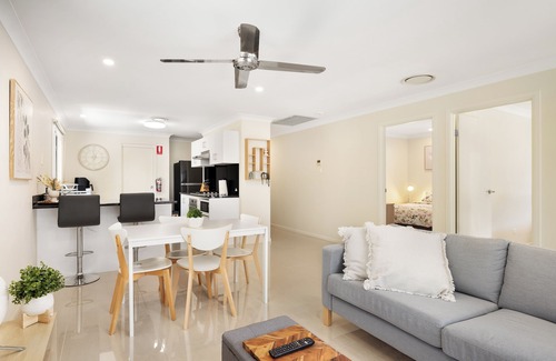 Sunnybank Apartment | 1 Bdr Apt! Train! 2 Parking! Local Shops! 1144D1
