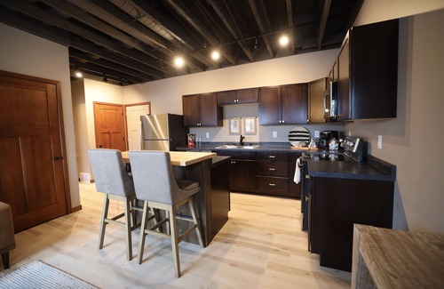 Minocqua Condo | 1 BDRM Downtown Minocqua! Perfect for couples or work trips!