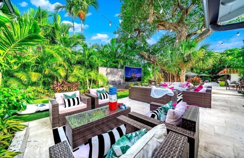 Harbor Beach House | #1 Beach Estate Las Olas Beach Best Location