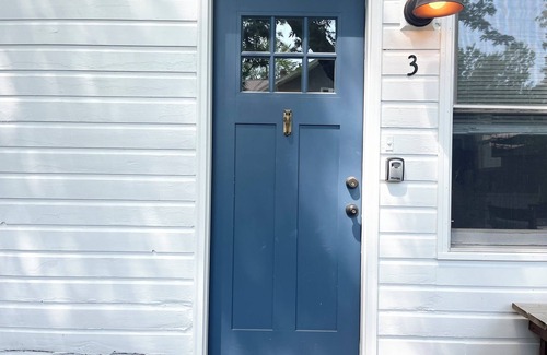 Union Pier Cottage | 1 bed/1 bath, 1.5 blocks to beach/town, dog friendly, fenced yard