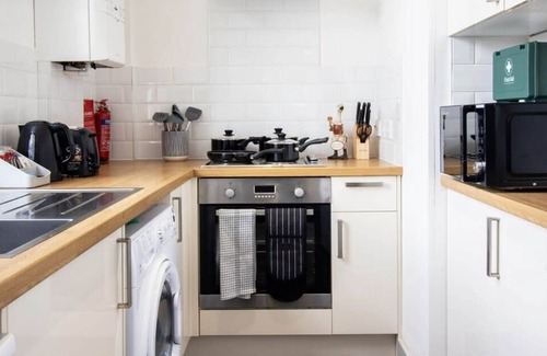 Rushmoor District Apartment | 1 Bed 1 Bath Apt, Contractors & Families, Parking